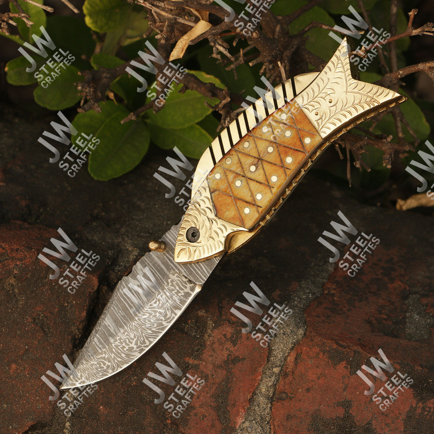 Handmade Fish Folding Knife – Damascus Steel Blade with Unique Handle