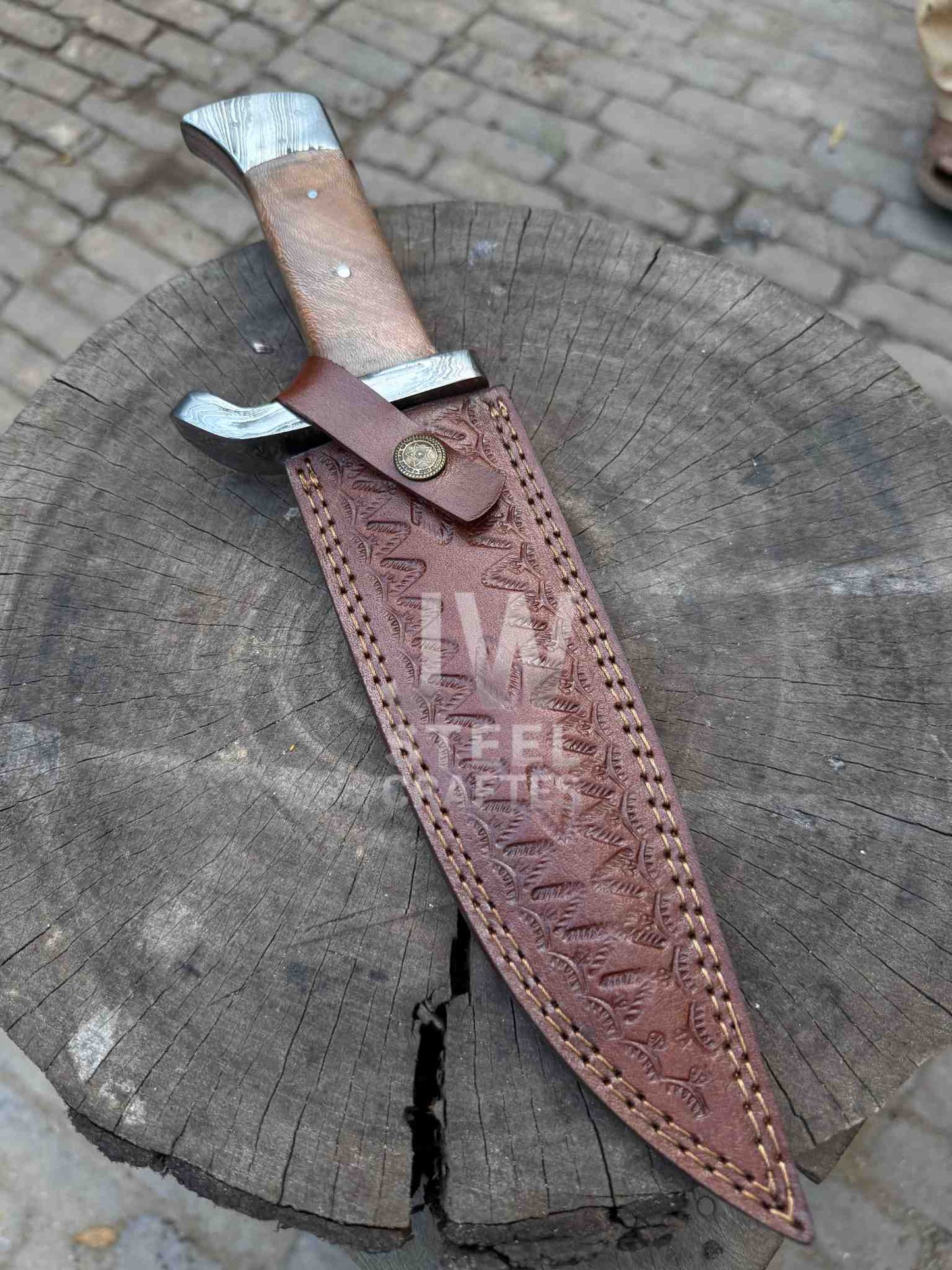 Hand-Forged Damascus Hunting Knife with Wooden Handle & Leather Sheath – Collectible Full Tang Blade