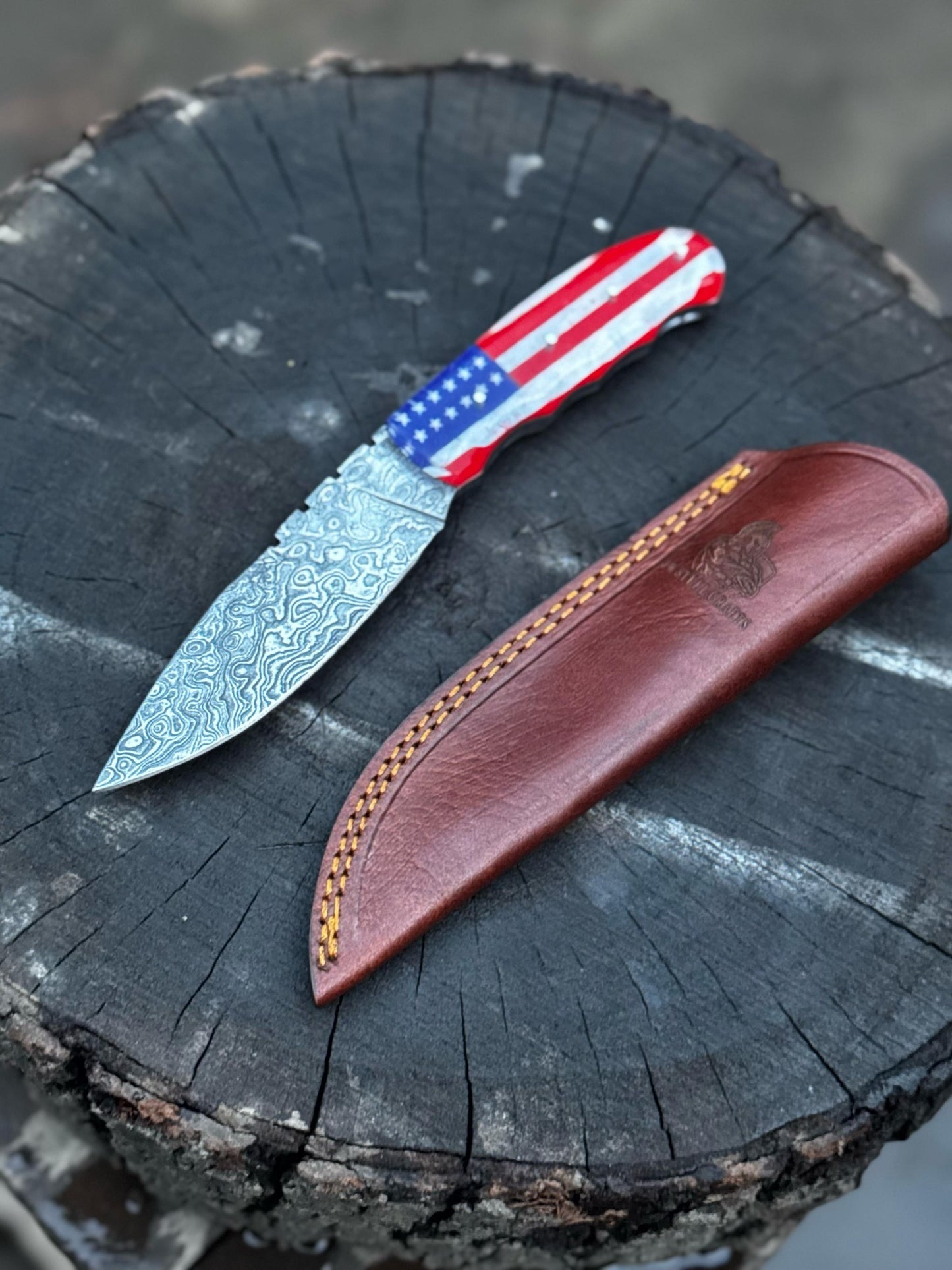 Custom Damascus Steel Skinner Knife, American Flag Hunting Knife, Groomsmen Gift, Gift for Him, Father’s Day Gift with Leather Sheath