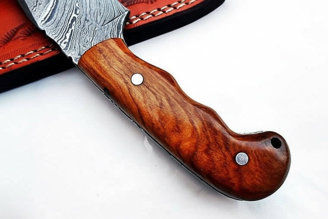 Hand-Forged Damascus Steel Hunting knife /Skinner Knife With Amazing Leather Sheath DK-0110