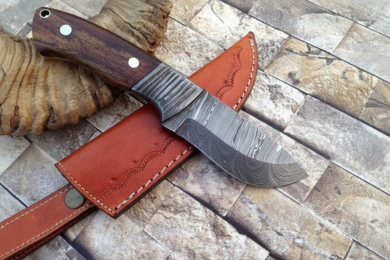 Custom handmade damascus steel knife