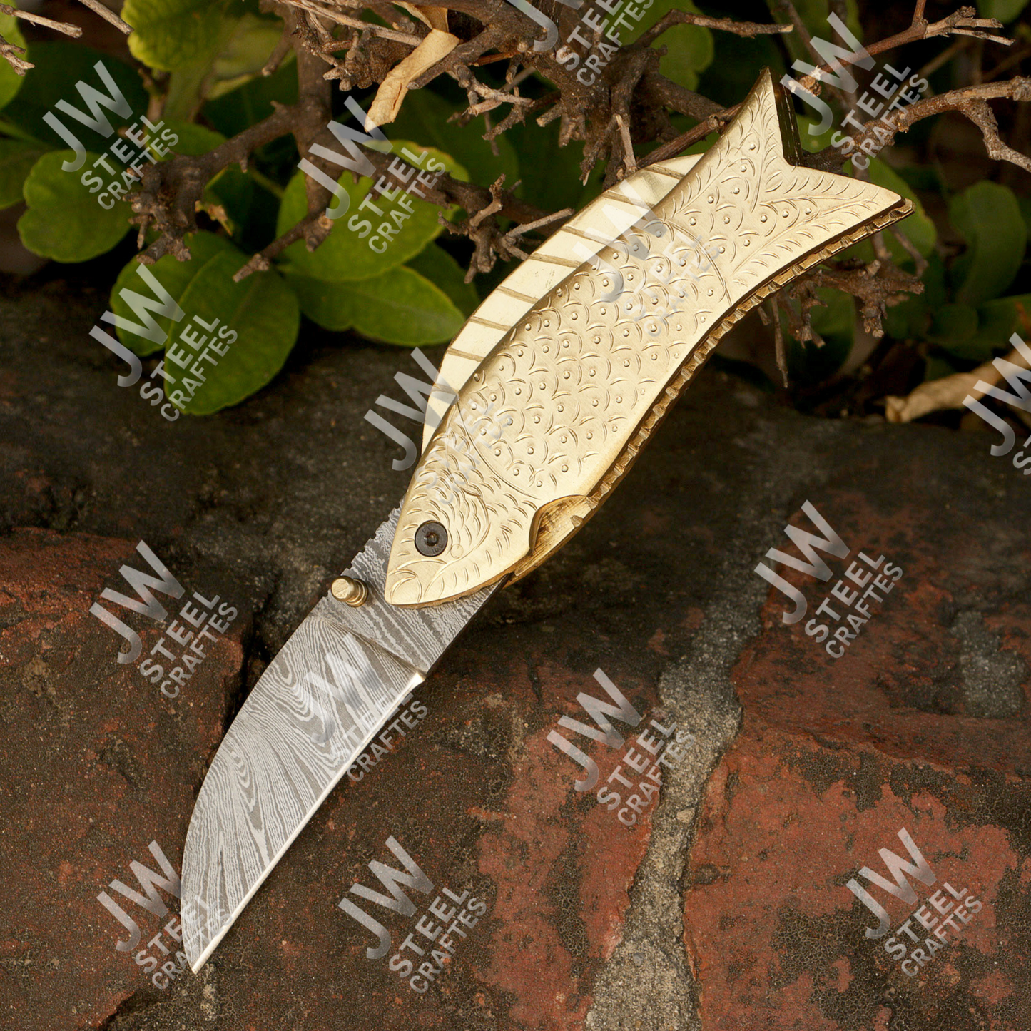 Handmade Fish Folding Knife – Damascus Steel Blade with Unique Handle