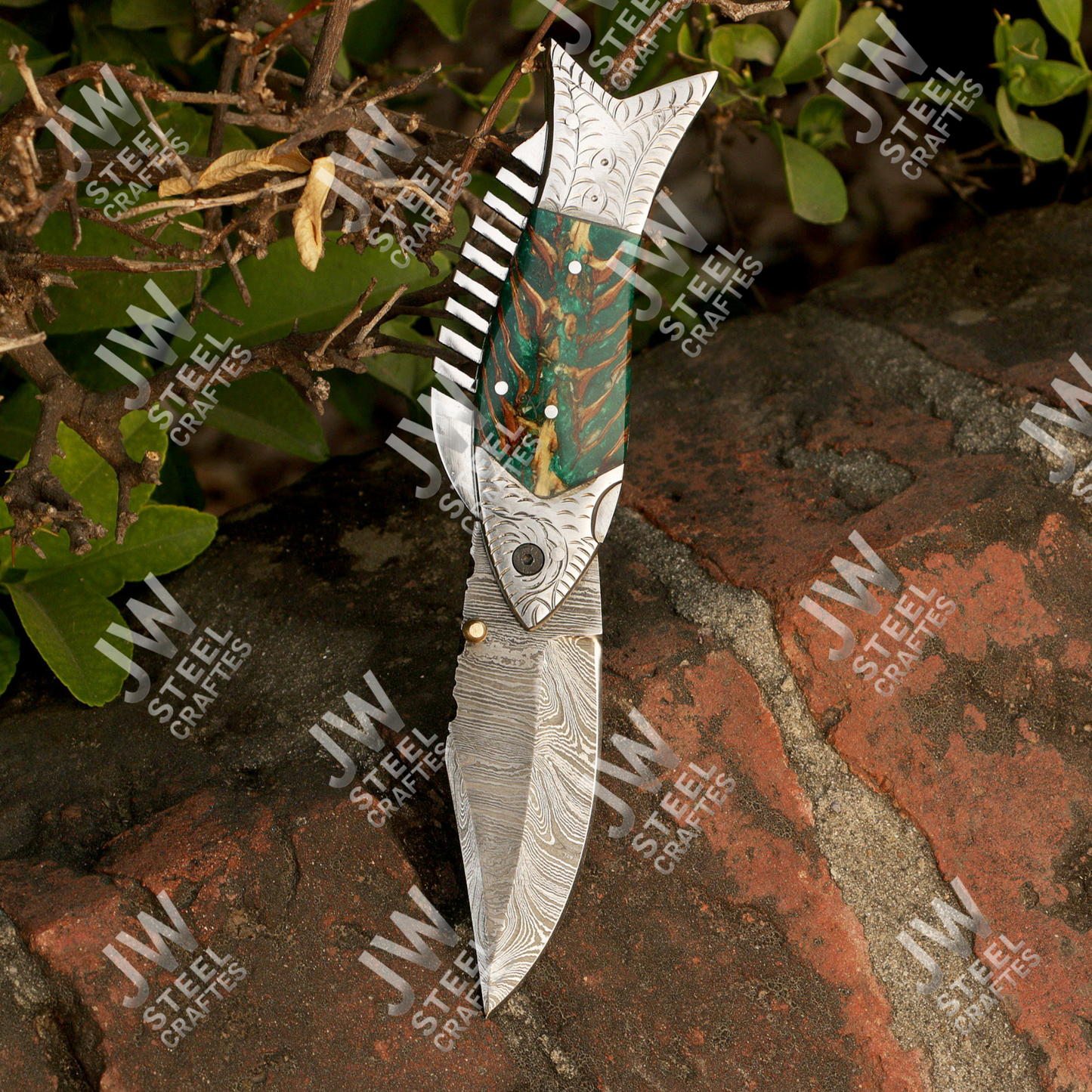 Handmade Fish Folding Knife – Damascus Steel Blade with Unique Handle