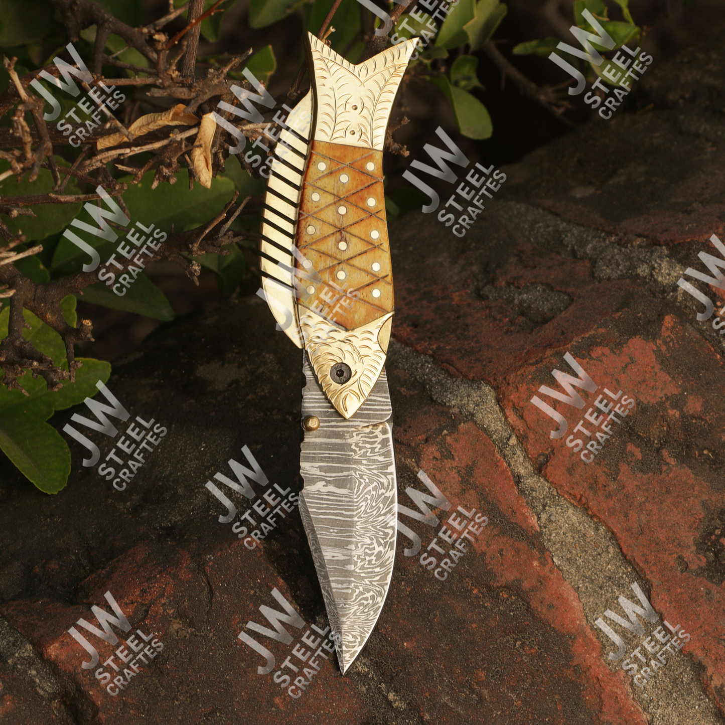 Handmade Fish Folding Knife – Damascus Steel Blade with Unique Handle