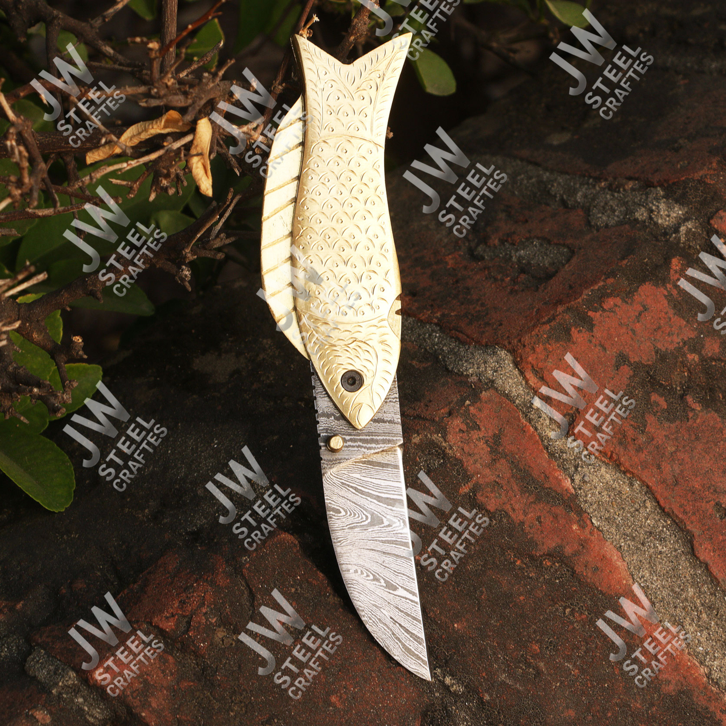 Handmade Fish Folding Knife – Damascus Steel Blade with Unique Handle