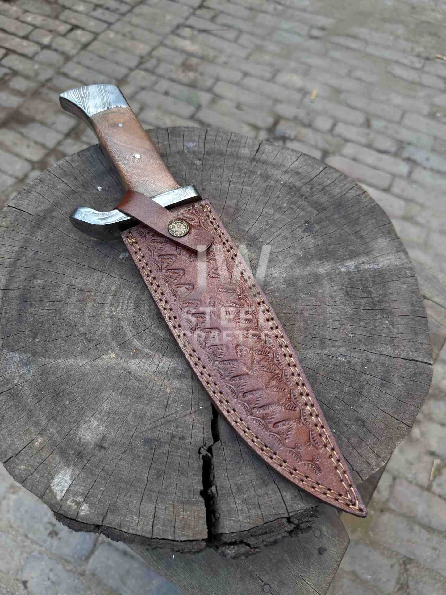 Hand-Forged Damascus Hunting Knife with Wooden Handle & Leather Sheath – Collectible Full Tang Blade
