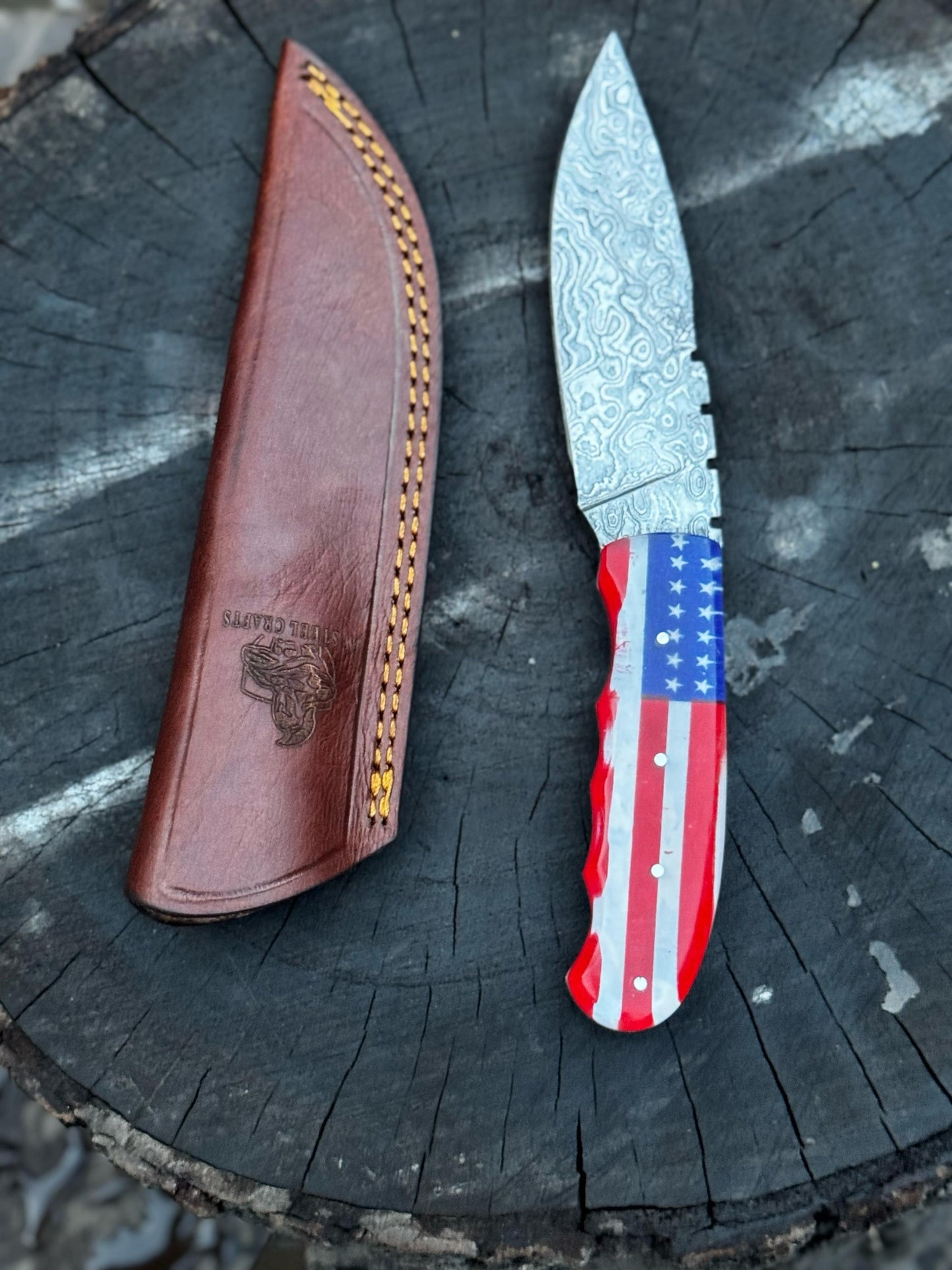 Custom Damascus Steel Skinner Knife, American Flag Hunting Knife, Groomsmen Gift, Gift for Him, Father’s Day Gift with Leather Sheath