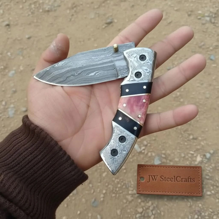     Ironvista folding blade with handcrafted Damascus pattern and stylish ergonomic pink black handle design