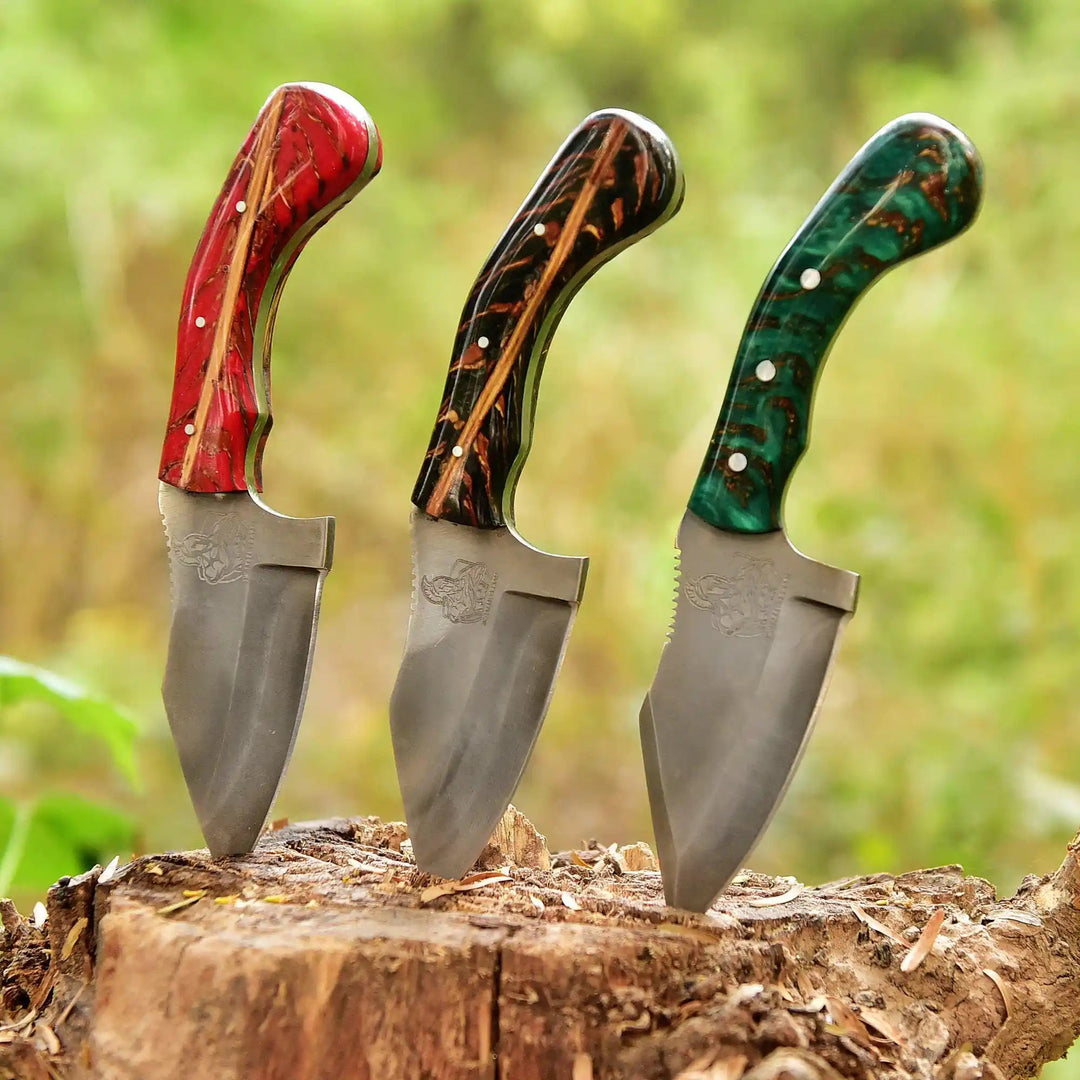 Log top three-knife product photo featuring colorful resin handles, polished blades, and upright presentation.