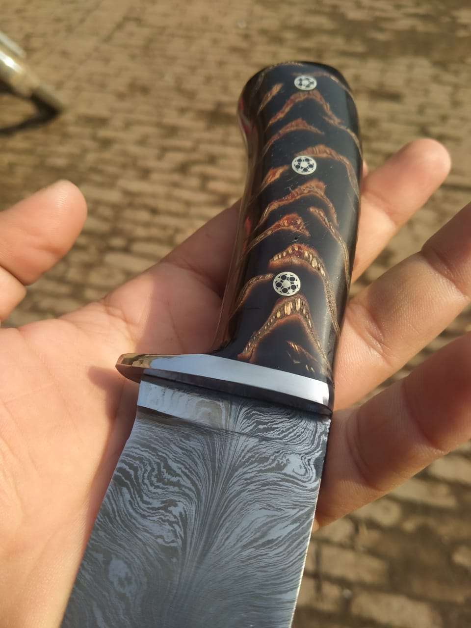 Customized feather pattern welded Skinner knives