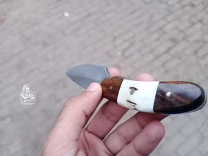 SKINNER KNIFE WITH DEER HORN HANDLE.