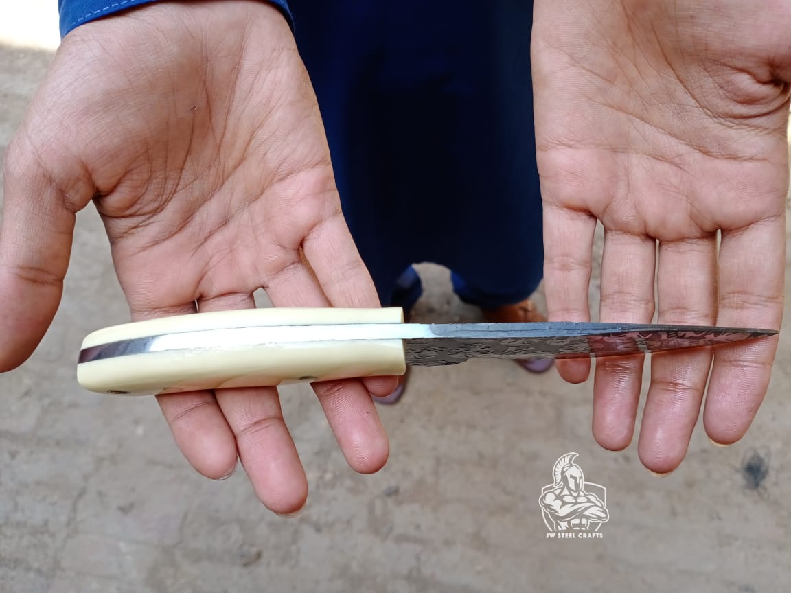 Custom Made Skinner knife with Skull Design Blade