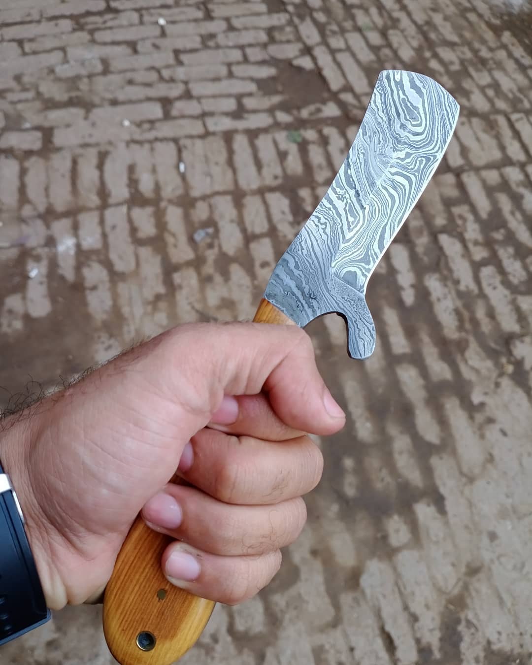 Damascus skinner knife with wood on handle.