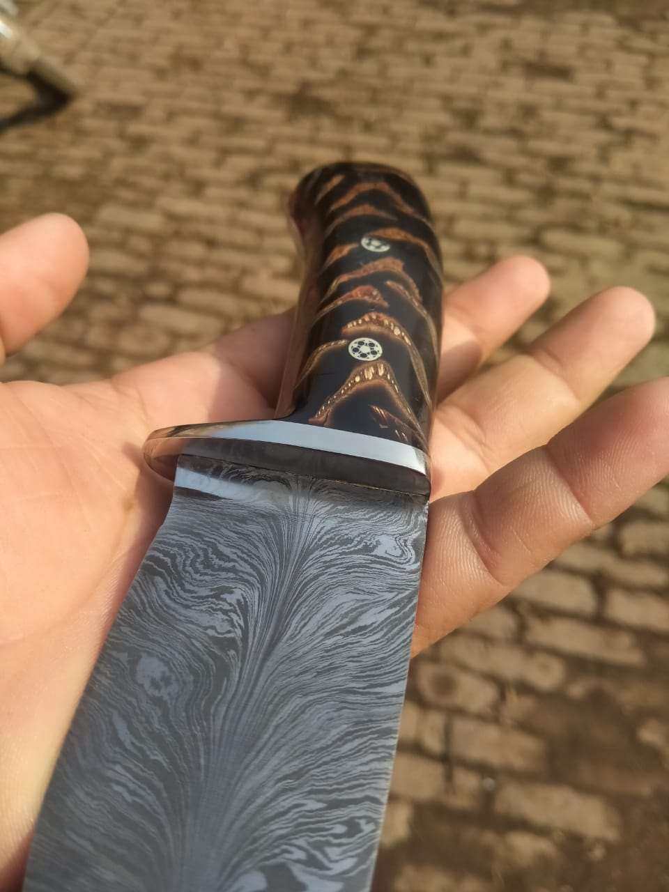 Customized feather pattern welded Skinner knives