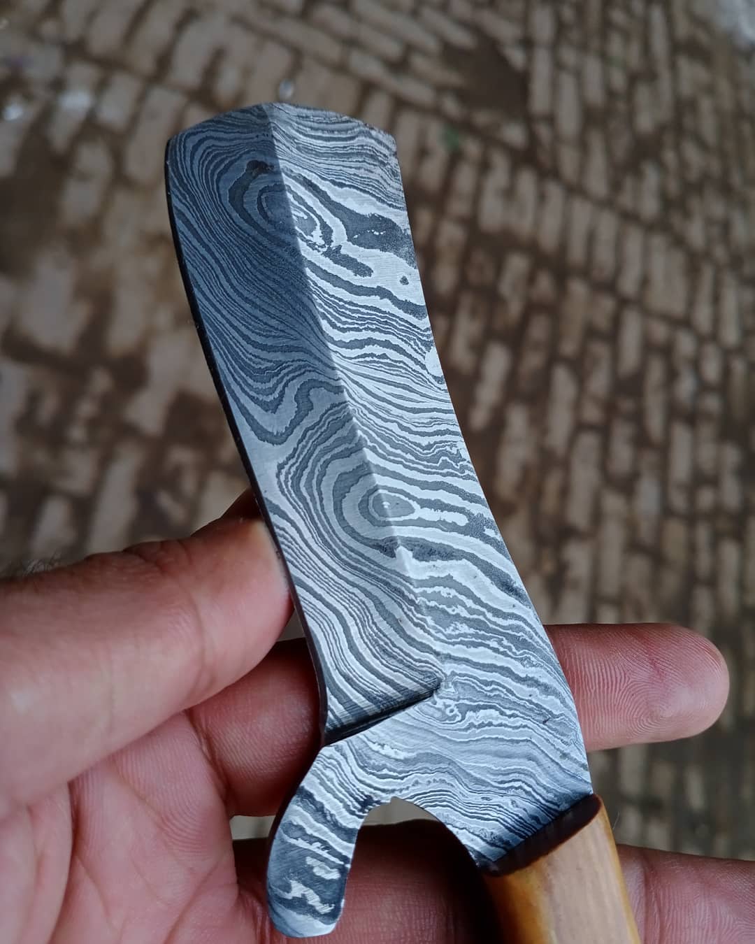 Damascus skinner knife with wood on handle.