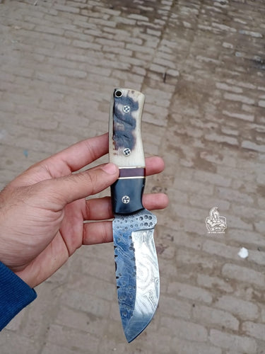 Custom Handmade Skinner with Ram Horn handle.