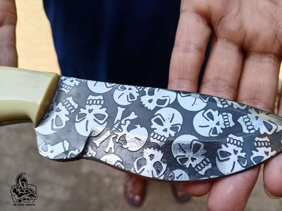 Custom Made Skinner knife with Skull Design Blade