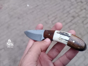 SKINNER KNIFE WITH DEER HORN HANDLE.