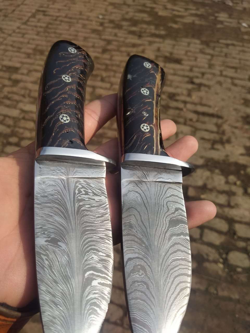Customized feather pattern welded Skinner knives