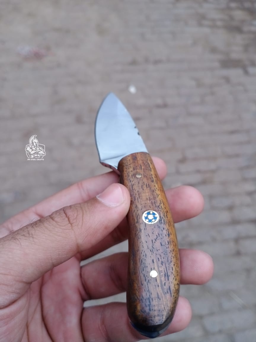 Hand made Skinner With Wood Handle.