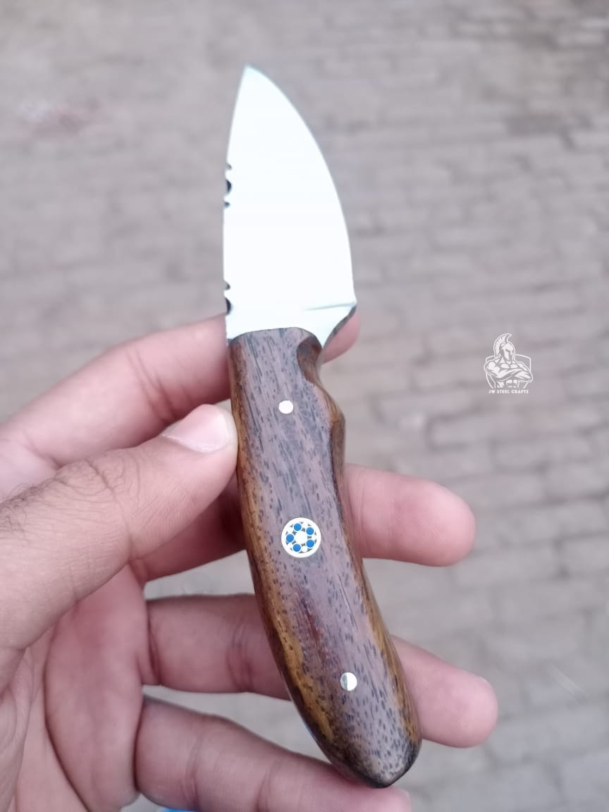 Hand made Skinner With Wood Handle.