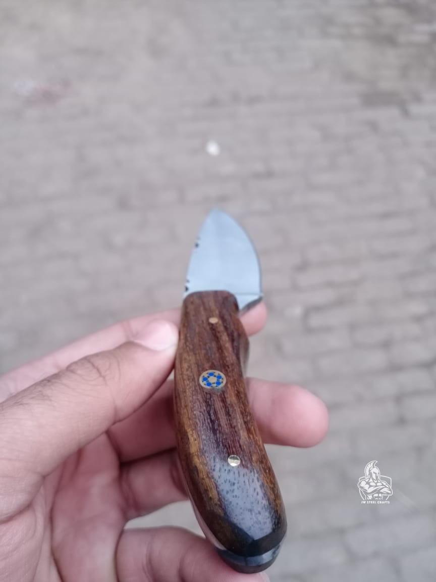 Hand made Skinner With Wood Handle.
