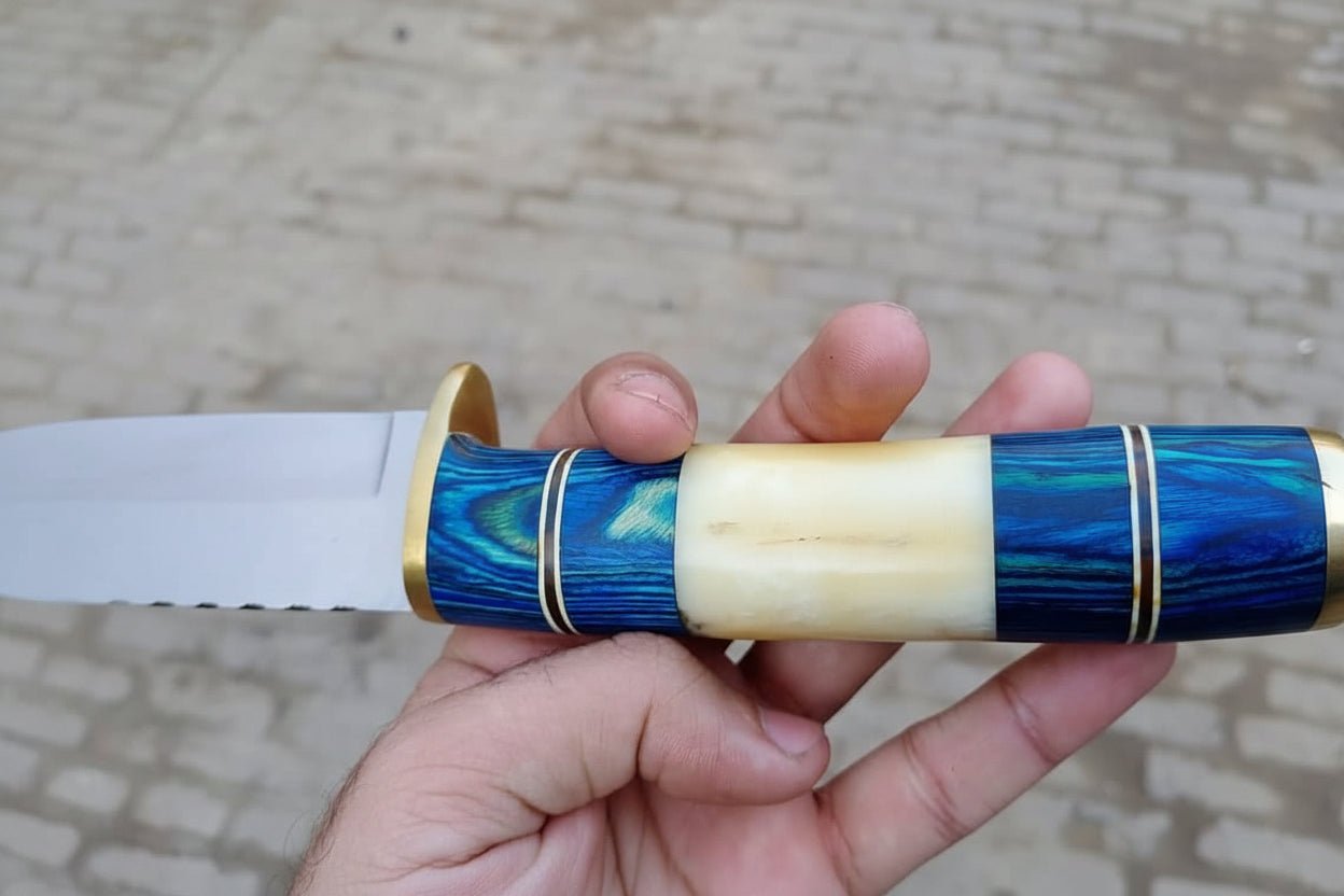 Damascus steel hunting knife with wood and bone on handle. handmade Skinner Knife by JW SteelCrafts