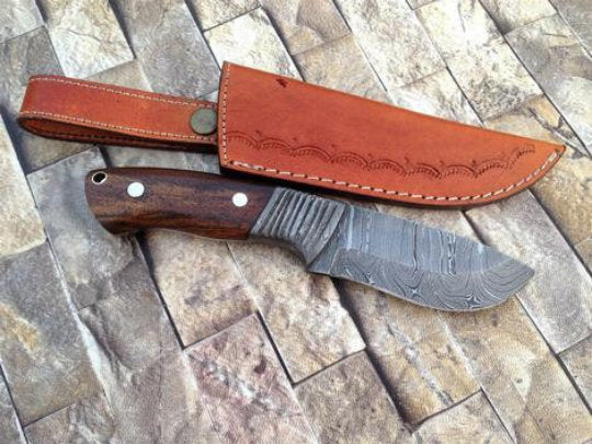 Custom handmade damascus steel knife